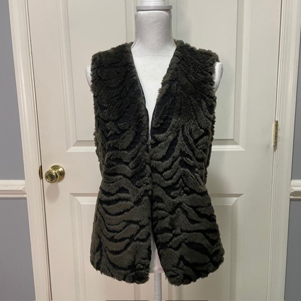 Dana Buchman Brown Faux Fur Vest Med Textured Tiger Stripe Design Parisian Chic